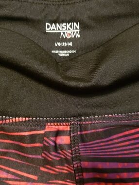 NWT-Danskin Now Performance Fit Stripe Accents Fashion ACTIVE Capri